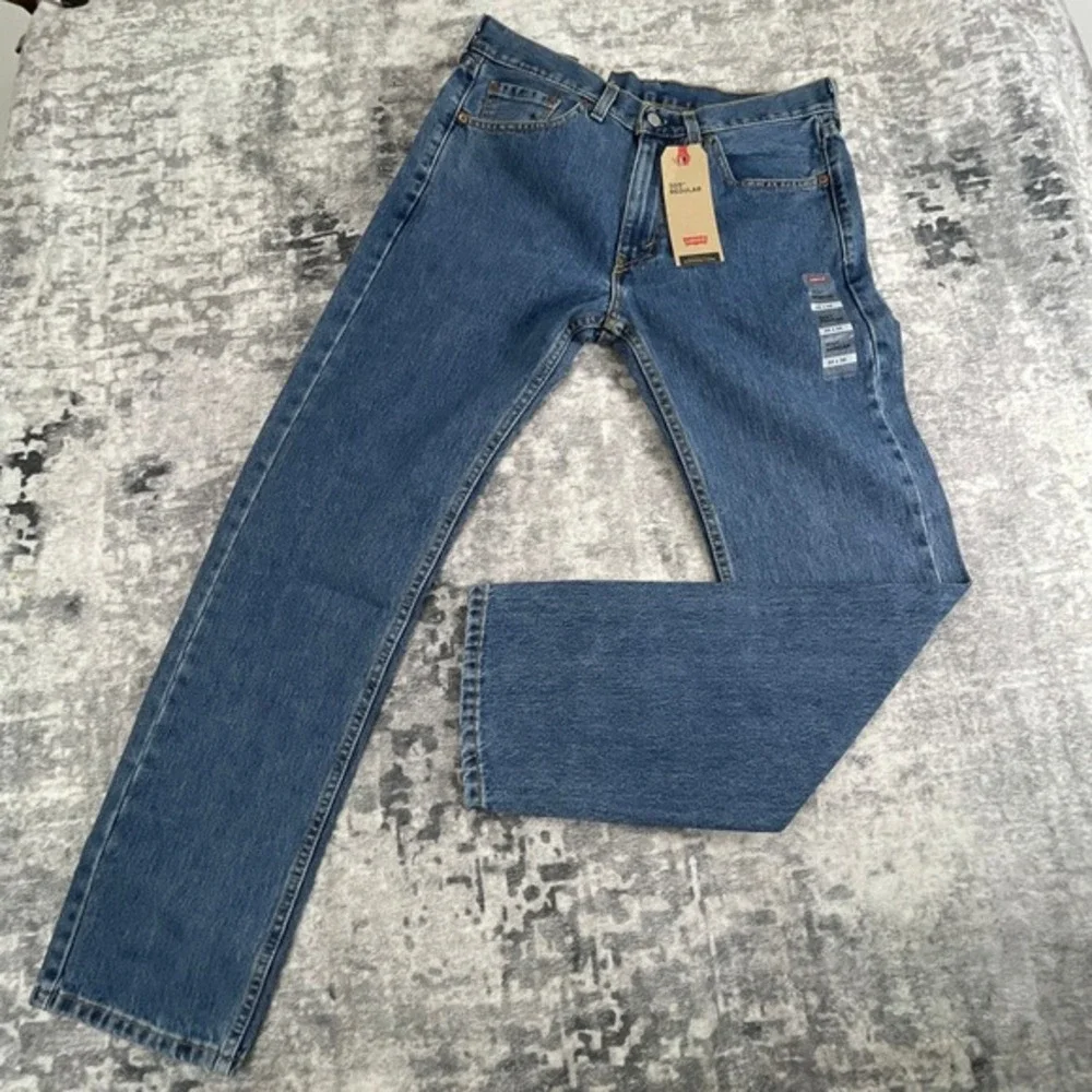 Levi 505 Regular Fit‎ Straight Leg Jeans Mens 32x32 Medium Wash Blue Denim NWT